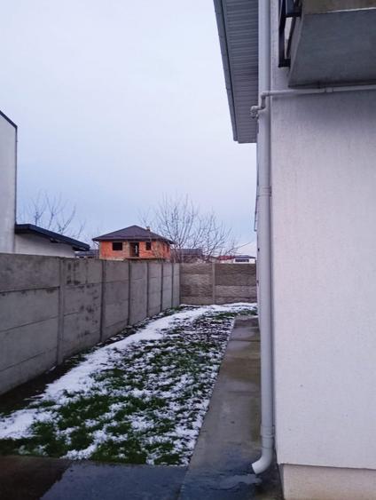 Duplex cu 5 camere cu Canalizare în Beceni