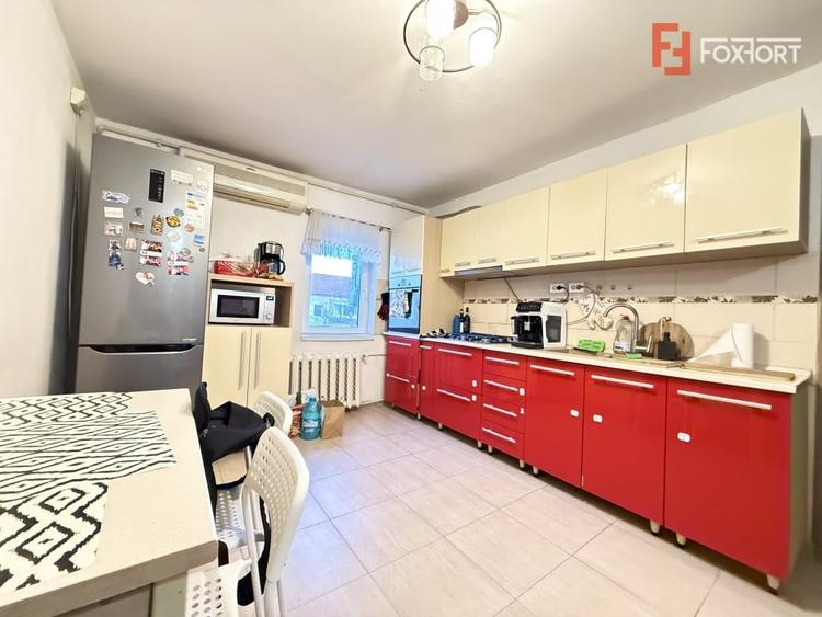 Apartament cu 3 camere decomandat, mobilat în Bucovina