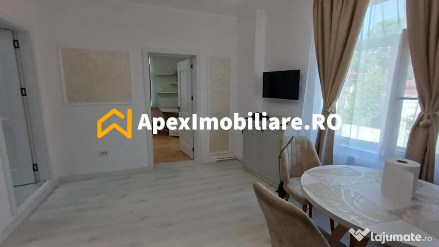 Apartament cu 3 camere semidecomandat în Moșilor
