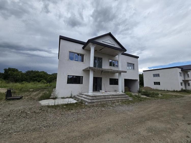Casă cu Teren 615 Mp în Vernești
