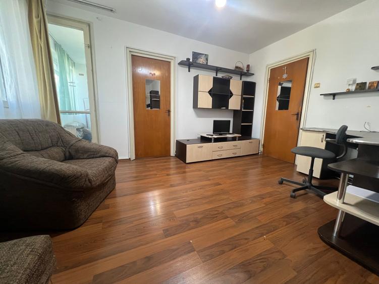 Apartament cu 2 camere decomandat în Titan