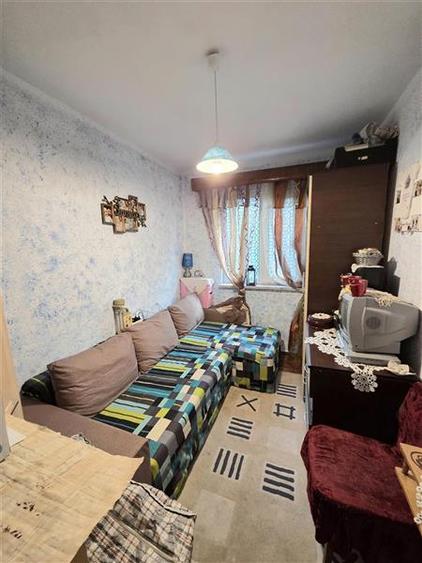 Apartament cu 3 camere semidecomandat în Groapa