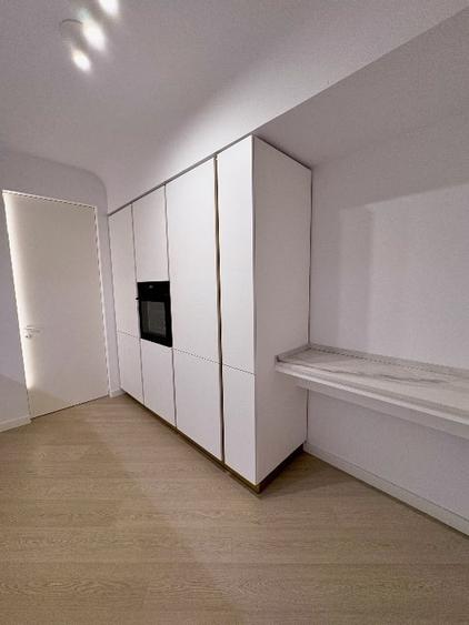 Apartament cu 3 camere semidecomandat, mobilat în Central