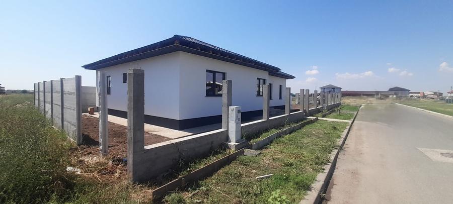 Casă parter cu 4 camere, 2 băi, pe un teren de 492 mp, în zona stadion Cumpăna. - 1