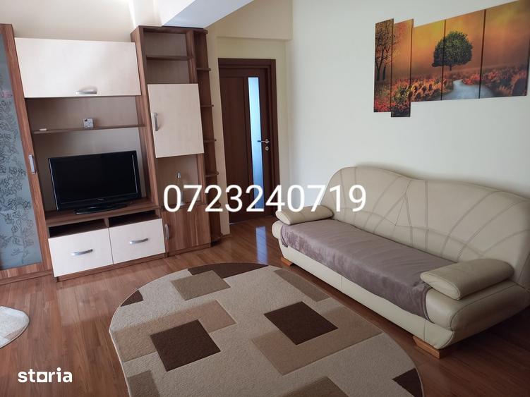 Apartament cu 3 camere semidecomandat în Berceni