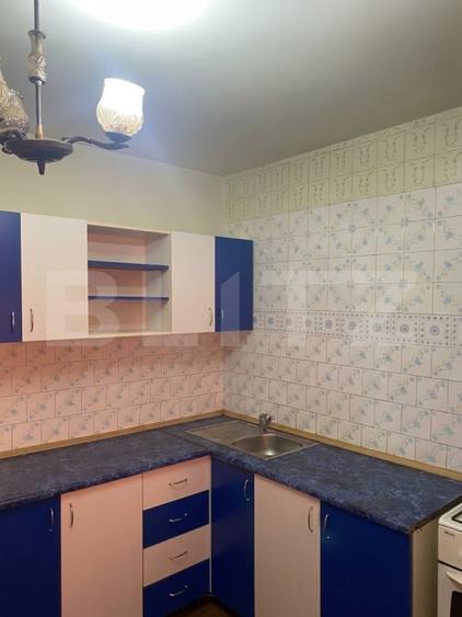 Apartament cu 2 camere semidecomandat, mobilat în Rovine