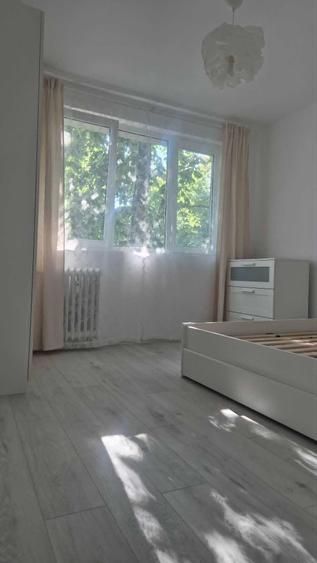 Direct proprietar.Prima inchiriere ap. 2 cam,Pajura. Etaj 1/4, renovat recent, mobilier si electrocasnice noi. Situat vizavi de Scoala Gimnaziala 178 - 7