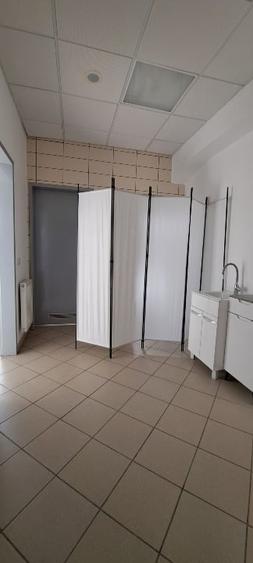 Spațiu industrial, de 395 mp, în Est