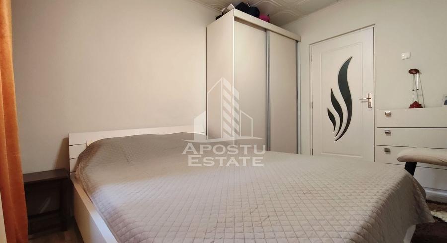 Apartament cu 4 camere semidecomandat, mobilat în Miorița