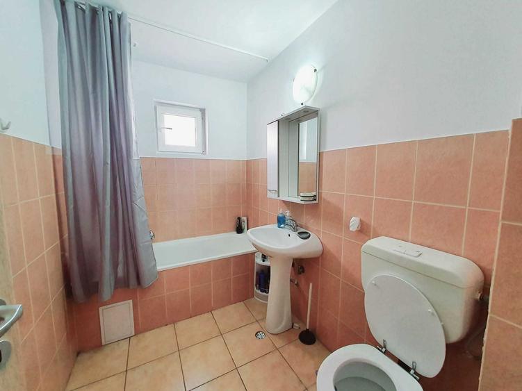 Apartament cu 2 camere decomandat în Poieni
