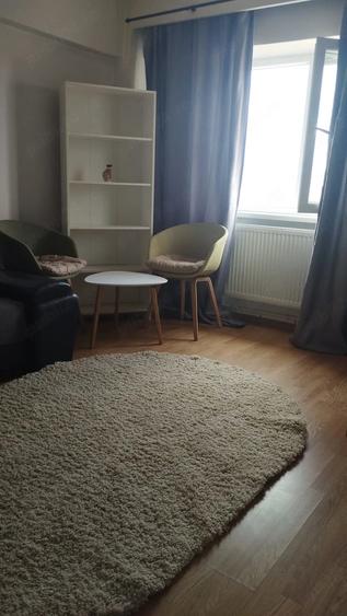 Garsonieră decomandată în Piața Centrală