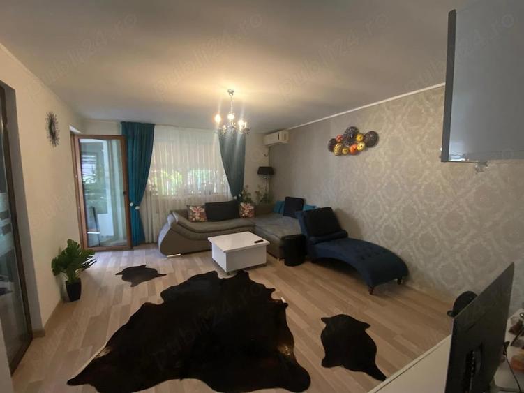 Apartament cu 3 camere semidecomandat în Central