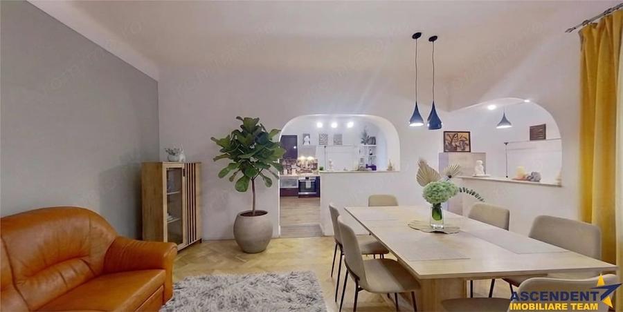 Apartament cu 3 camere decomandat în Centrul Istoric