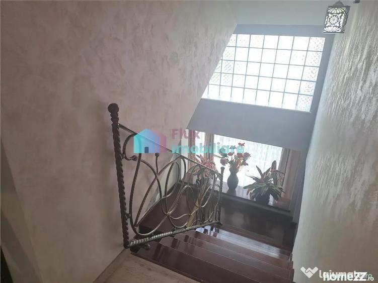 Casă cu 5 camere cu Teren 1600 Mp în Moara