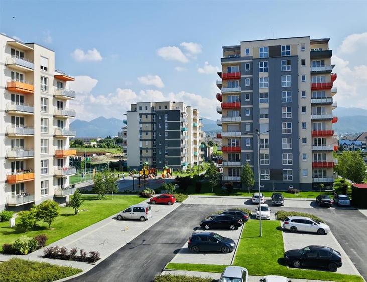 Apartament cu 2 camere decomandat, mobilat în Tractorul