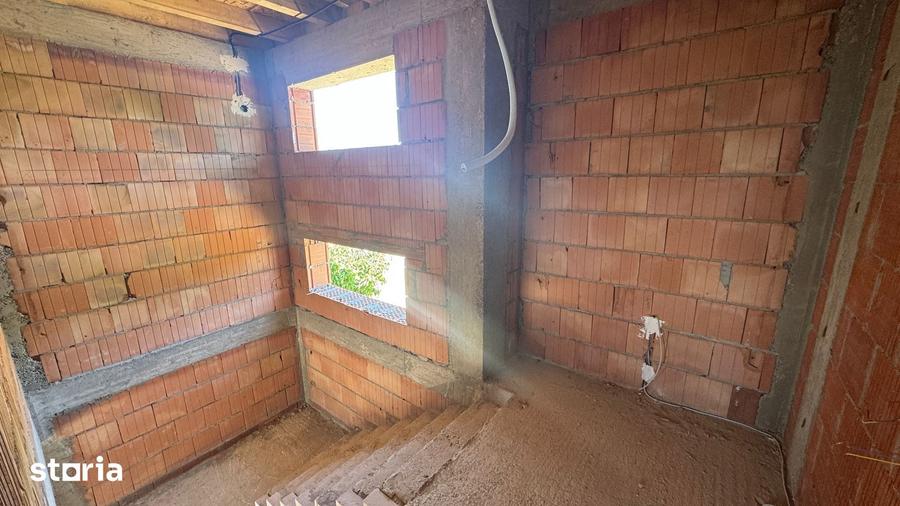 Casă cu 4 camere cu Teren 400 Mp în Șura Mare