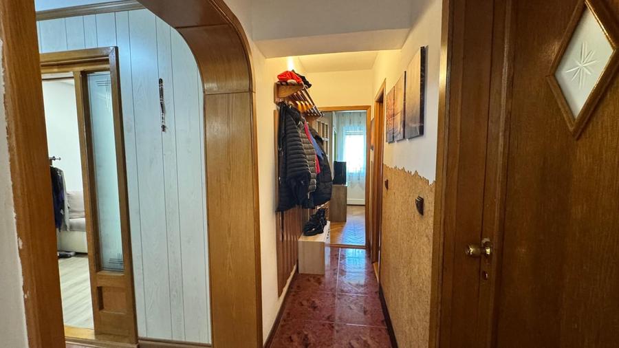 Apartament cu 3 camere decomandat în Central