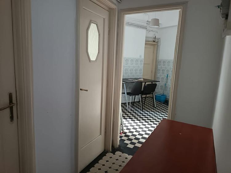 Apartament cu 3 camere semidecomandat, mobilat în Armeneasca