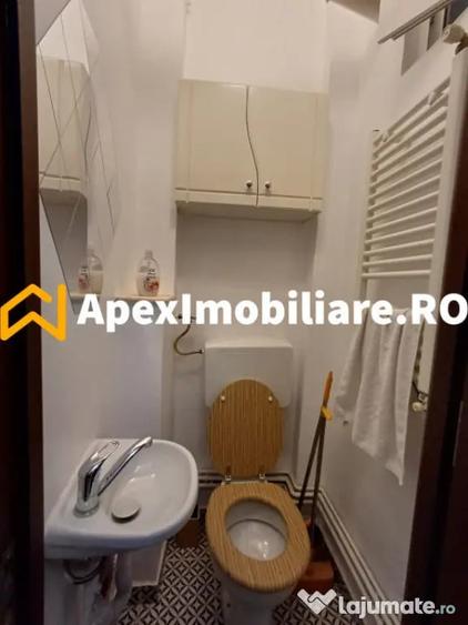 Apartament cu 3 camere semidecomandat în Moșilor