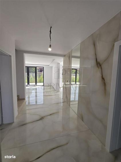 Casă cu 4 camere în Central