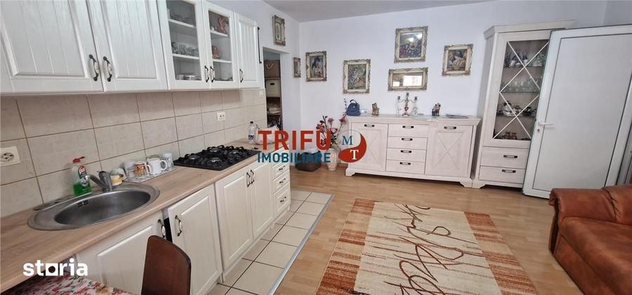 Apartament cu 3 camere semidecomandat în Cetate