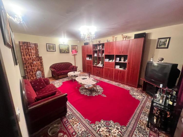 Casă individuală cu 5 camere cu Teren 1200 Mp în Central