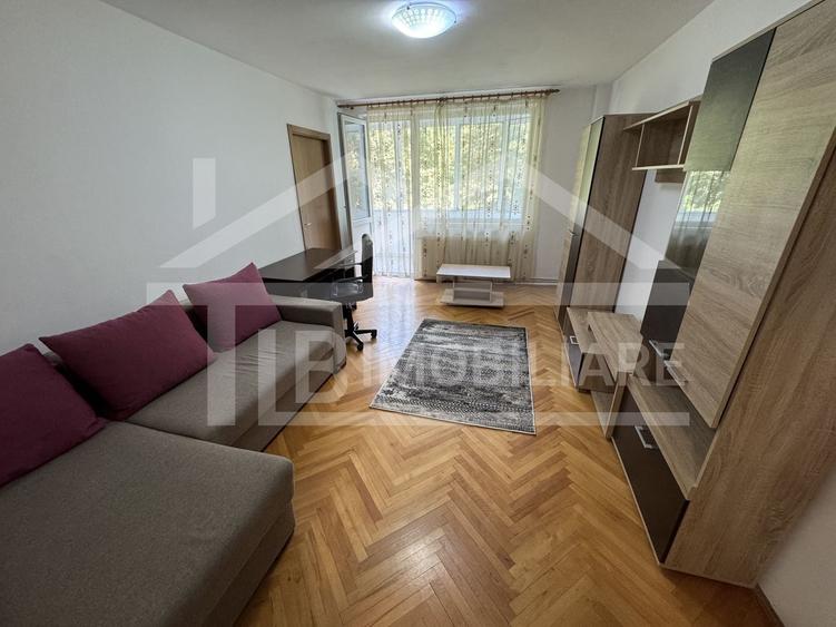 Apartament cu 3 camere decomandat în Cornișa