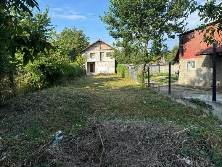 Casă individuală cu 4 camere cu Canalizare în Sud