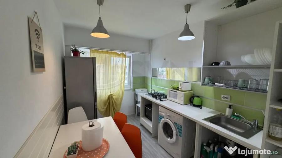 Apartament cu 3 camere semidecomandat în Ștefan cel Mare