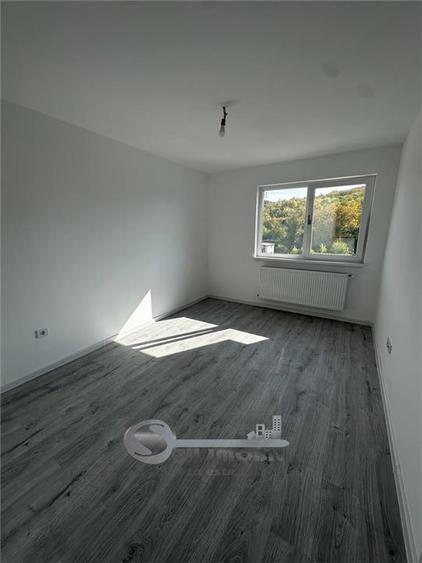 Apartament cu 4 camere decomandat în Frumoasa