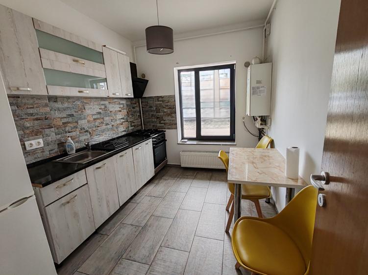 Apartament 2 camere liber la vanzare zona Coresi - 5