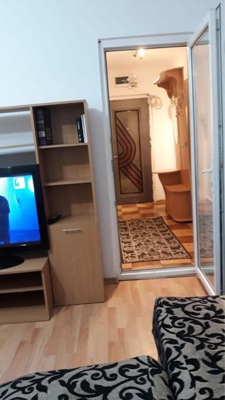 Garsonieră decomandată în 1 Mai