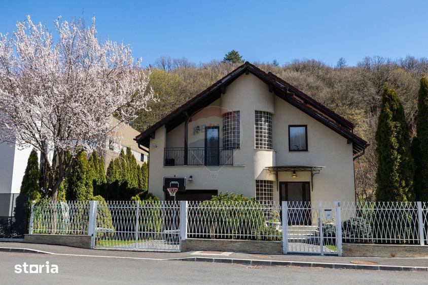 Casă cu 4 camere decomandat cu Teren 500 Mp în Dârste