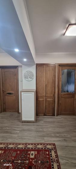 Apartament cu 4 camere decomandat în Central