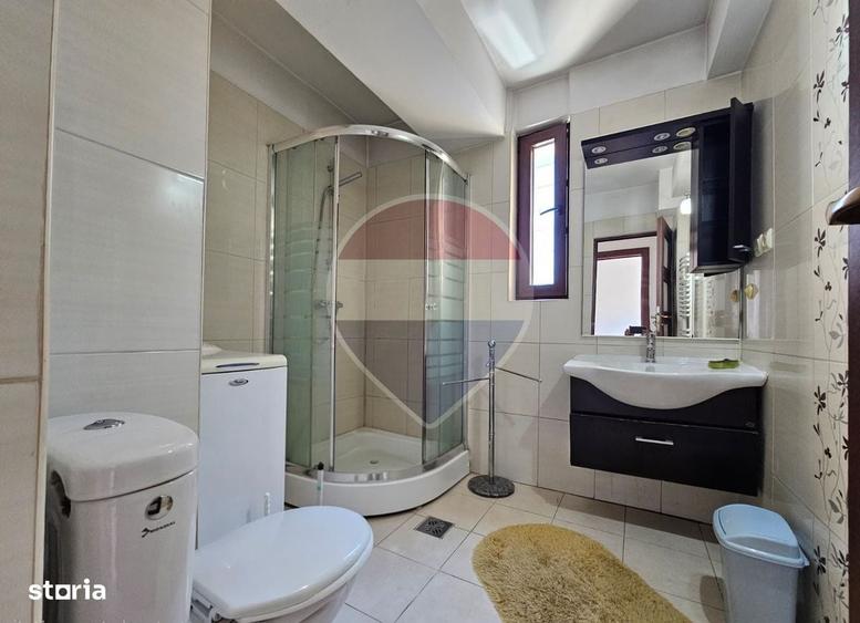 Apartament cu 3 camere semidecomandat în Central