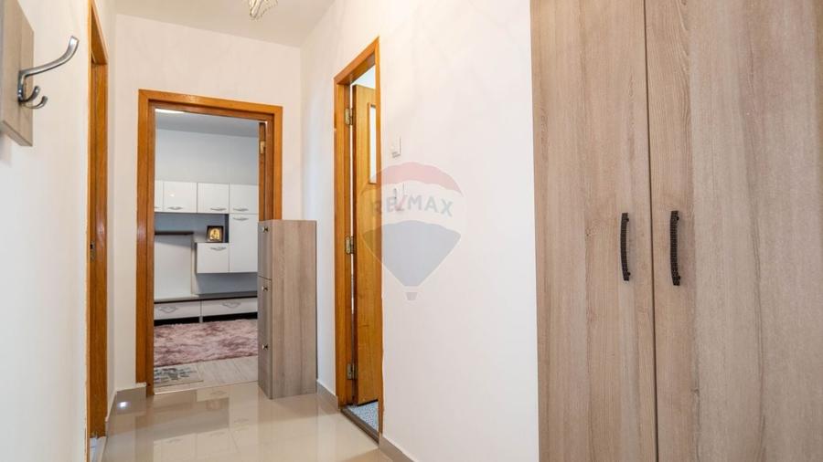 Apartament cu 2 camere decomandat, mobilat în Titan