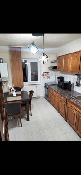 Apartament cu 3 camere decomandat, mobilat în Lipovei