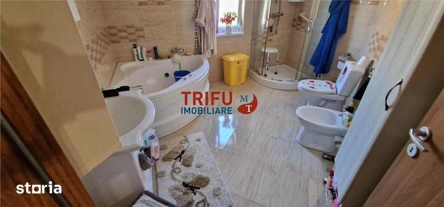 Casă cu 9 camere cu Teren 332 Mp în Central