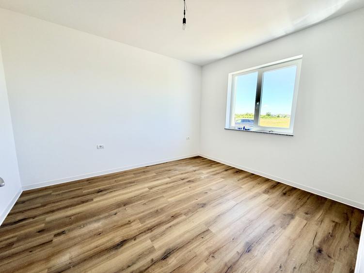 Duplex cu 3 camere cu Canalizare în Moșnița Nouă