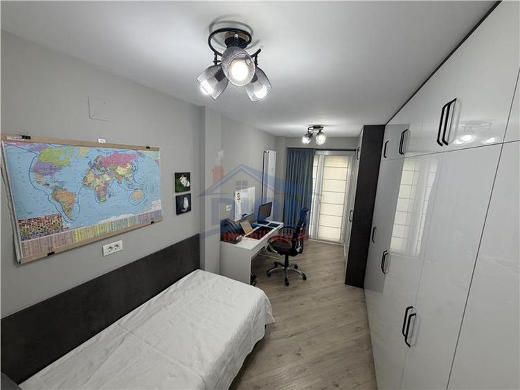 Apartament cu 4 camere decomandat, mobilat în Decebal
