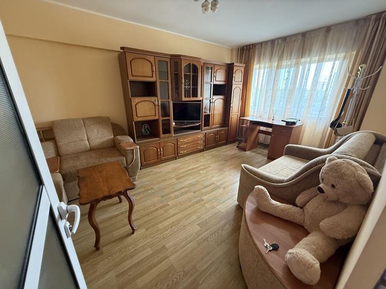 Apartament cu 2 camere decomandat, mobilat în Micro 20