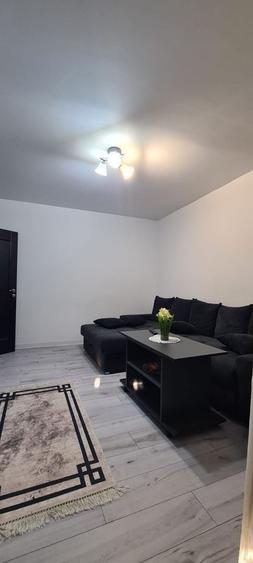 Apartament cu 3 camere decomandat, mobilat în Piața Centrală