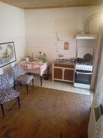 Casă cu 6 camere cu Teren 500 Mp în Moșnița Veche