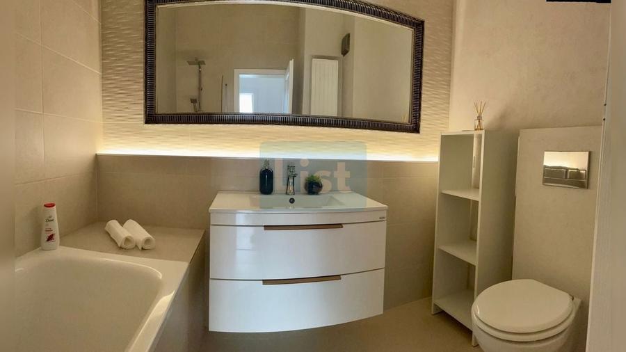 Apartament cu 2 camere semidecomandat, mobilat în Central