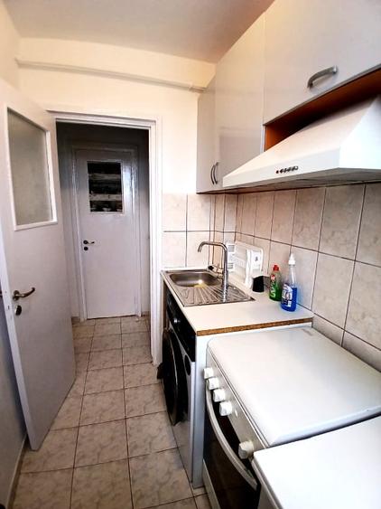 Apartament cu 3 camere decomandat, mobilat în Podu Roș