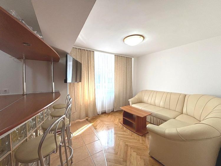 Apartament cu 3 camere decomandat, mobilat în Vasile Aaron