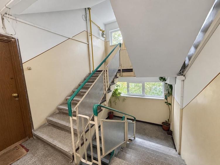 Apartament cu 3 camere semidecomandat în Drumul Taberei