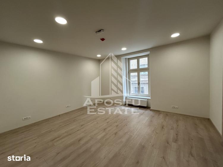 Spațiu comercial, de 68 mp, în P-ța Unirii