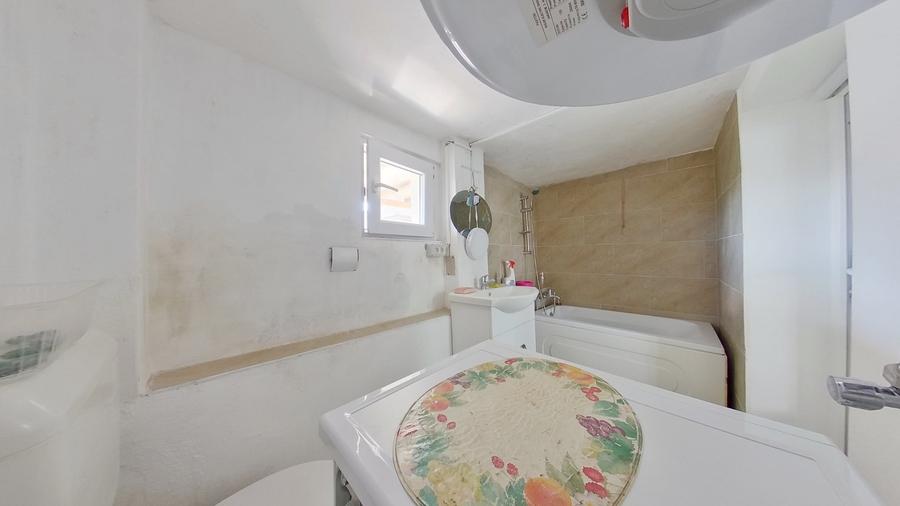 Casă individuală cu 2 camere cu Canalizare în Pârneava