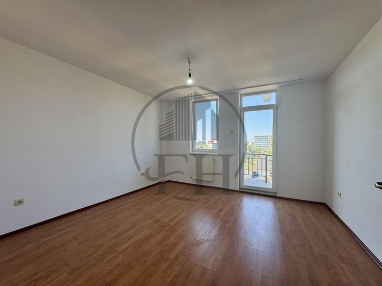 Apartament cu 3 camere decomandat în Sud